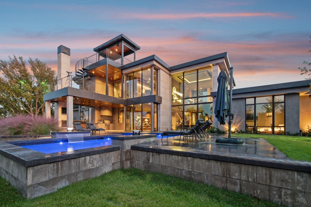 The beautiful exterior of a modern luxury home in Kennewick or Richland, featuring clean lines and large windows under a bright, clear sky, representing a successful top-dollar sale.